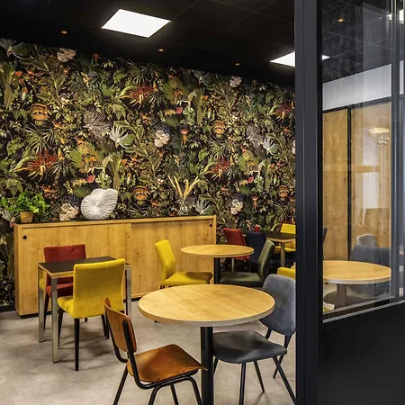 Ibis Centre Hotel 3*
